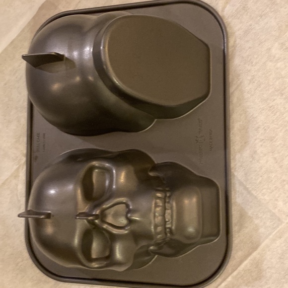SKULL Cake Mold 3-D - Picture 15 of 15